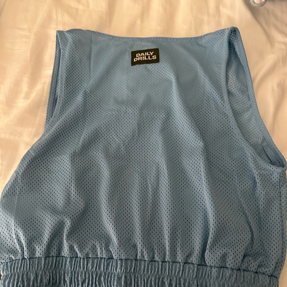 NWT DAILY DRILLS MESH JERSEY TOP - Picture 3 of 3